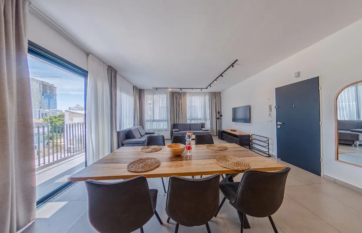 דירה עם מרפסת מהסלון